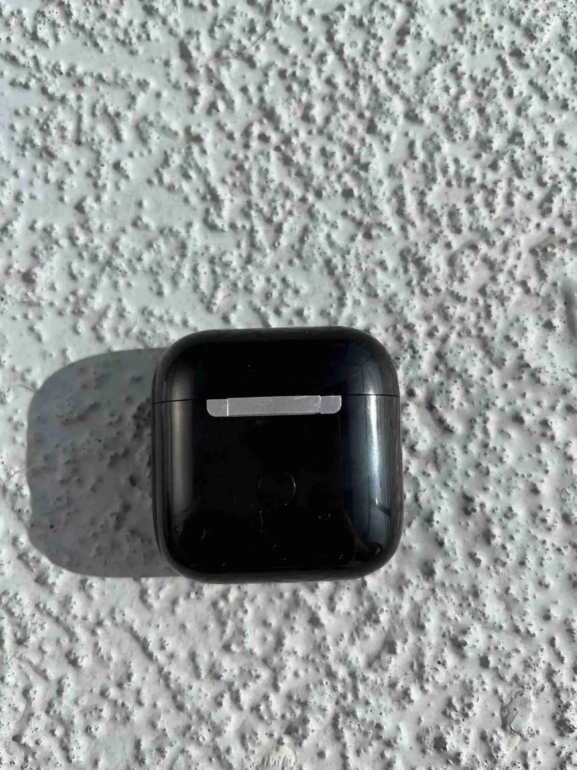 Wireless Earphones black backside in the power bank case.