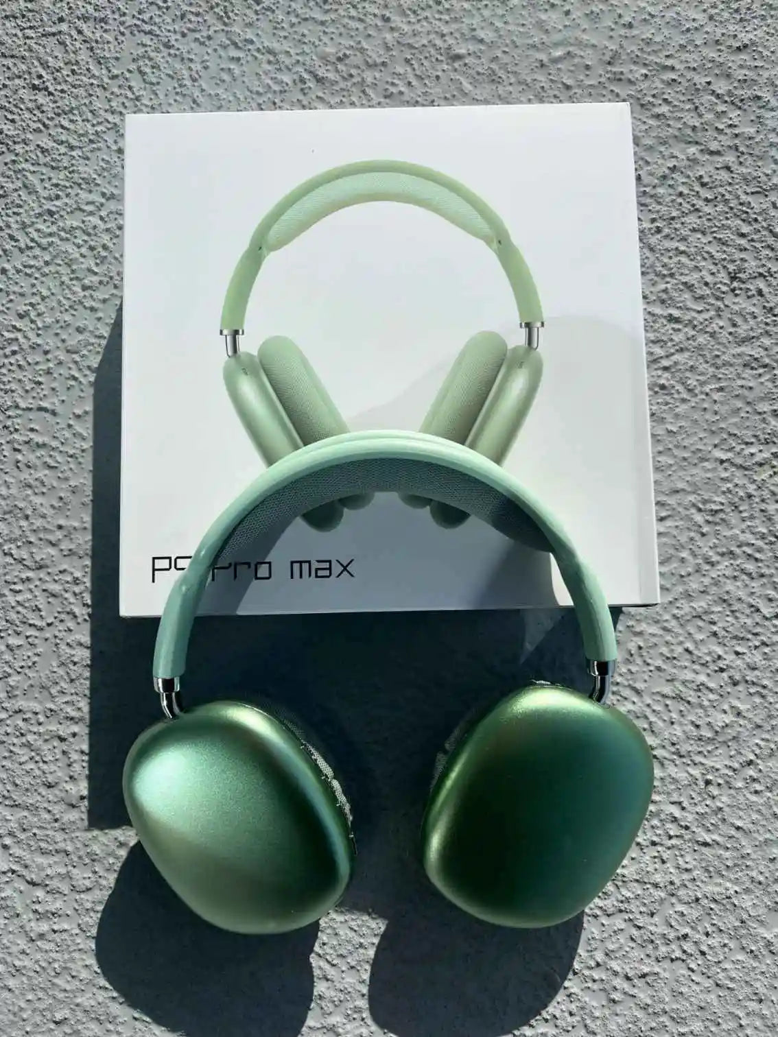 Green over-ear Bluetooth headphones, P9 Pro Max model.