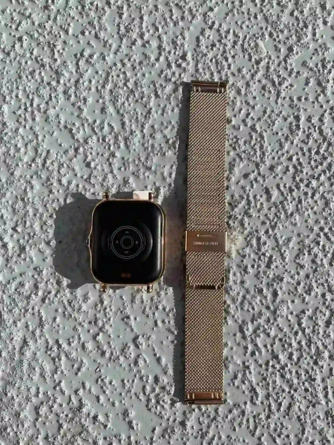 Smartwatch gold on the back side.